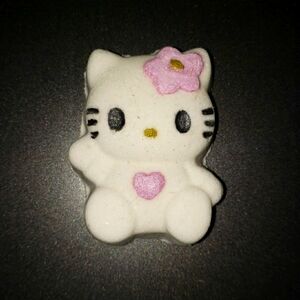 Hello Kitty Bathbomb